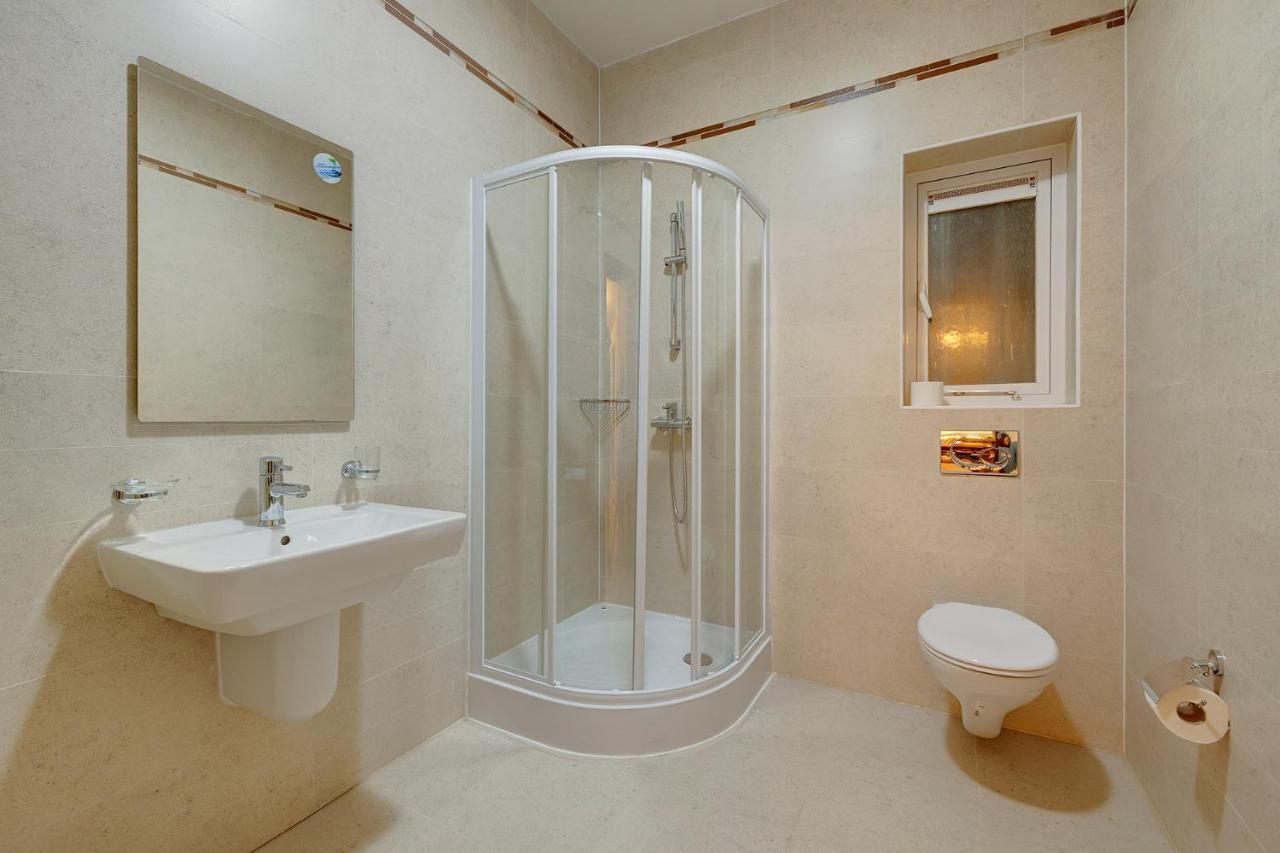 Seafront Lux Apart Inc Pool, Upmarket Area Sliema Buitenkant foto